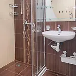 Sapphire Apartment *